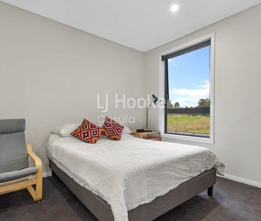 Stylish Apartment in the Heart of Edmondson Park - Photo 2