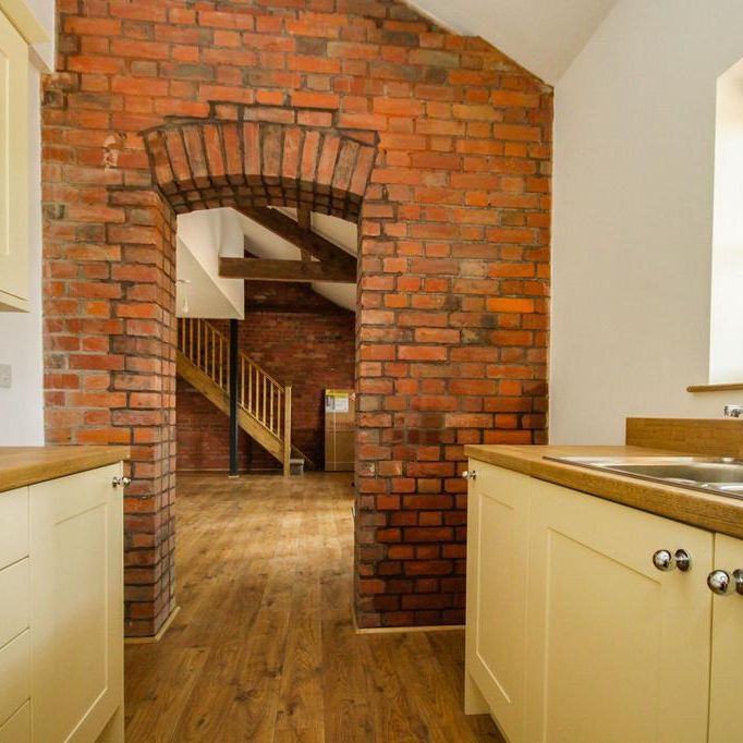 2 bedroom barn conversion to rent - Photo 1