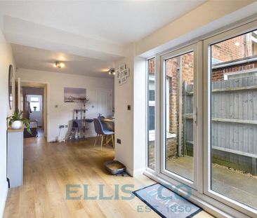 3 bedroom terraced house to rent - Photo 4