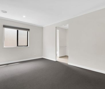 Close to Train Station-Modern 4-Bedroom Family Home - Photo 4