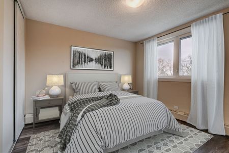 Alberta, 10405 Saskatchewan Dr., T6E4R9, Edmonton - Photo 2