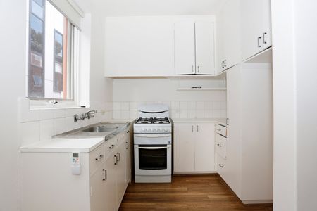 4/565 Glenferrie Road, Hawthorn VIC 3122 - Photo 5