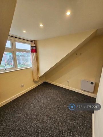 1 bedroom semi-detached house to rent - Photo 4