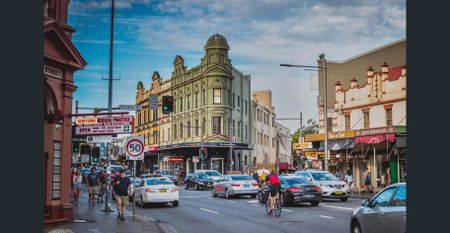 MODERN SUNNY TWO BEDROOM APARTMENT - Photo 5