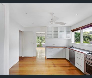 Charming 2-Bed Rent w/ Garage - Photo 2