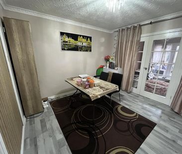 4 bedroom house to rent - Photo 3