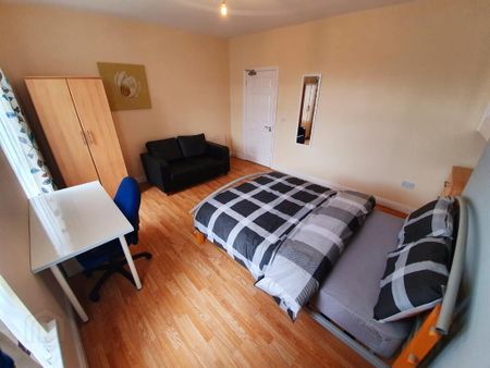Sandhurst Drive, Stranmillis, Belfast, BT9 5AY - Photo 3