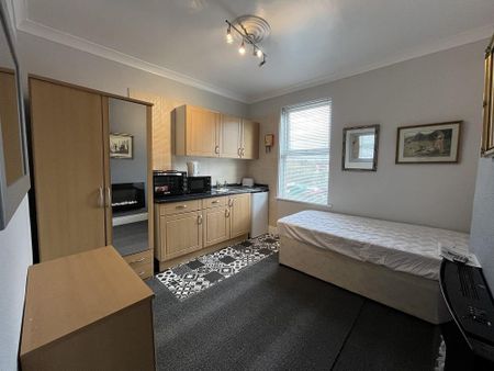 Studio to rent - Photo 2