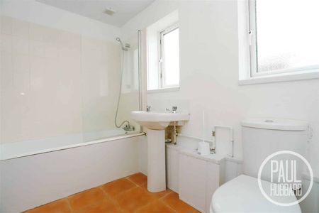 London Road South, Kirkley, NR33 - Photo 4
