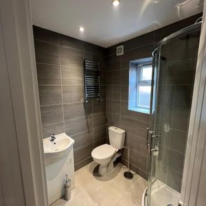 121 Dawlish Road All Bills Included - Photo 3