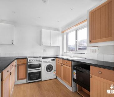 3 bedroom end of terrace house to rent - Photo 2