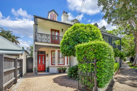 Stunning Terrace House with City & Harbour Views - Photo 2
