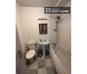 Bed for rent in 2-bedroom apartment in Dublin - Photo 2
