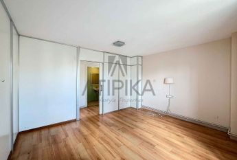 Casa señorial junto a la Clínica Teknon, Barcelona