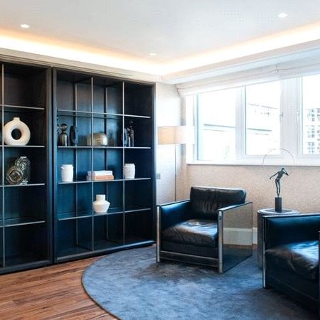 A Stunning Penthouse Apartment with Private Roof Terrace - Photo 1