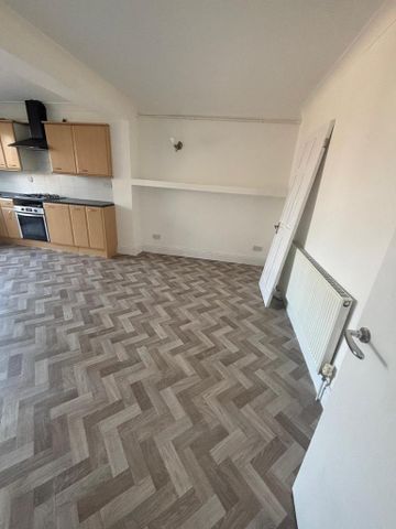 5 bedroom terraced house to rent - Photo 4