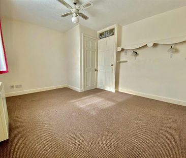 Terraced House to rent on - Photo 4