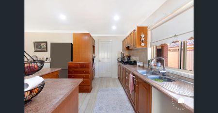 4 Bedroom Family Home - Location! - Photo 2