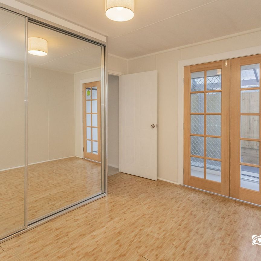 Tastefully fully renovated coast side one bedroom unit - Photo 1