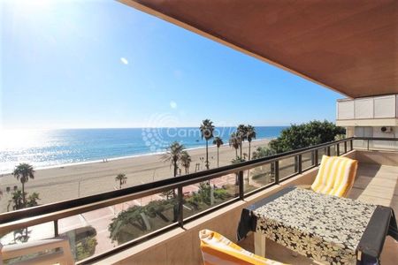 Front line beach in Estepona - Photo 4