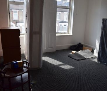 3 Bed Terraced House, Stanley Road, IG1 - Photo 5