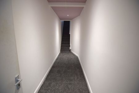 To Let 3 Bed Apartment - Photo 5
