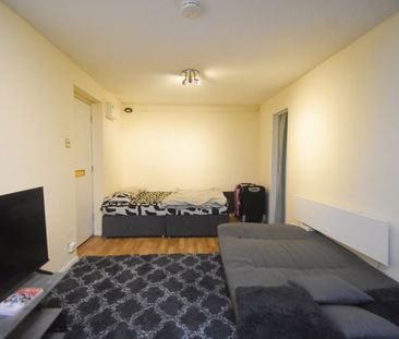 Poppy Field, Basingstoke - Photo 6