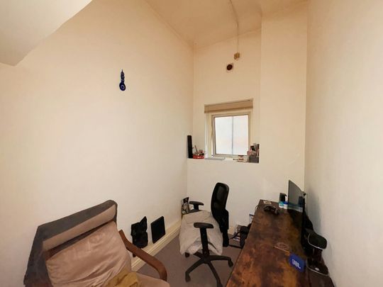 Flat to rent on - Photo 1