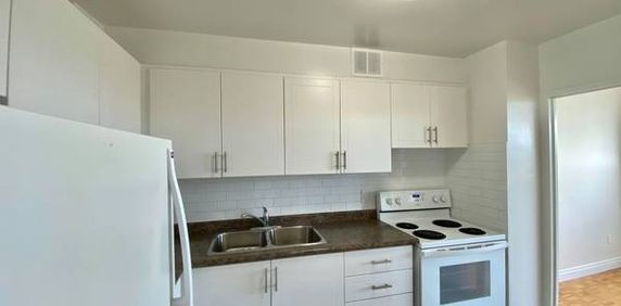 SOUTH EXPOSURE!!! UNIT 2-BEDROOM APARTMENT - Photo 2