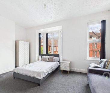 1 bedroom in a house share to rent - Photo 2