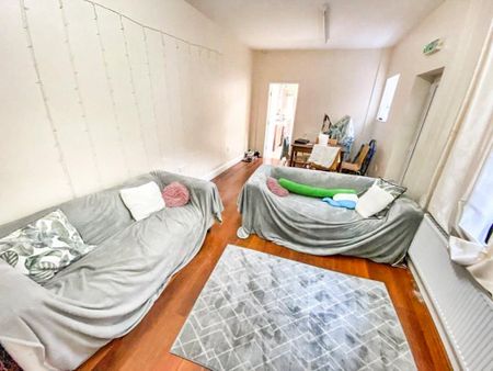 4 bedroom terraced house to rent - Photo 2