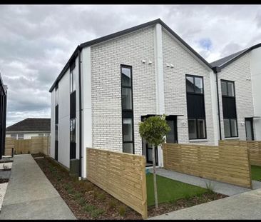 New built town house with parking - Photo 3