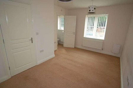 Fir Tree Court, Mildenhall, Bury St. Edmunds, Suffolk, IP28 - Photo 3