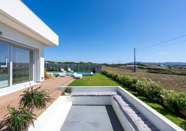 MORADIA T4 PRÓXIMO AO MAGOITO - SINTRA - SÃO JOÃO LAMPAS - CONDOMÍNIO FECHADO E VISTA MAR