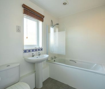 Coach House to rent on - Photo 2