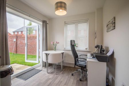 3 bedroom detached house to rent - Photo 3