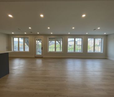 For Lease - 212 Scrivener Drive, Aurora, Ontario - Photo 2