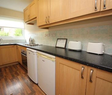 4 bedroom semi-detached house to rent - Photo 2