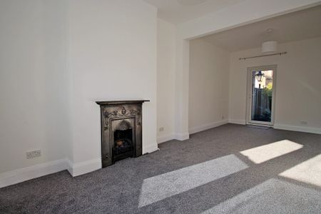 W5, Coningsby Road - Photo 4