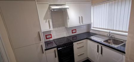 2 bedroom semi-detached house to rent - Photo 3