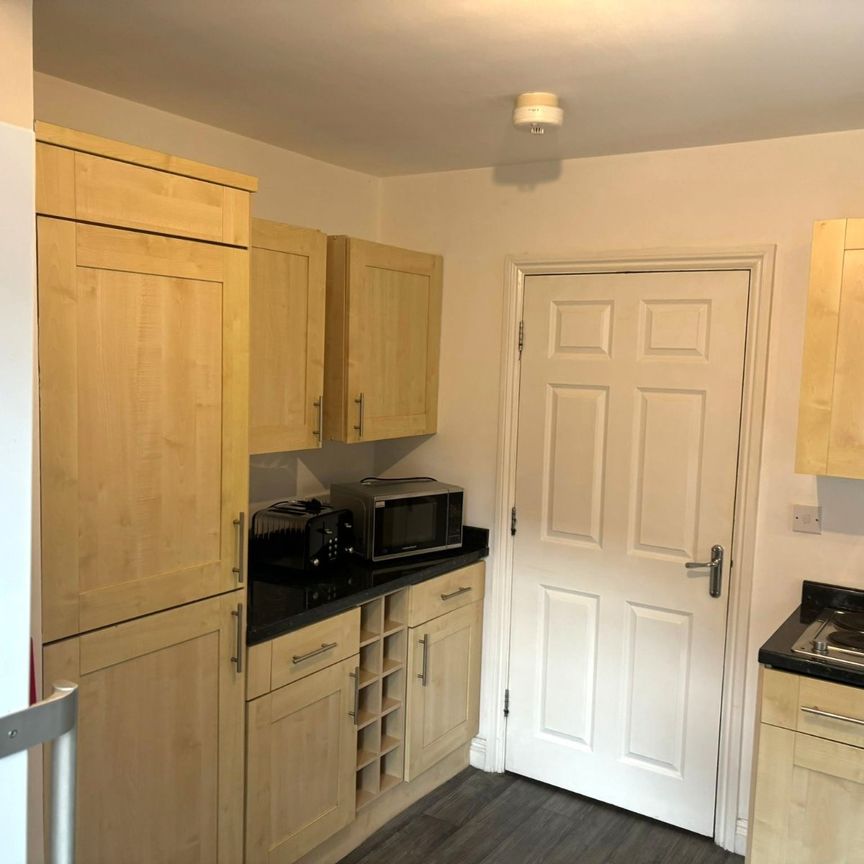 6 bedroom property to rent - Photo 1