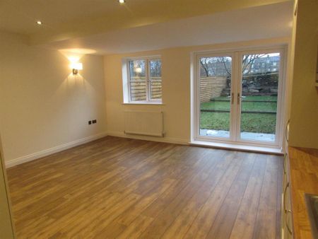 4 bedroom semi-detached house to rent - Photo 3