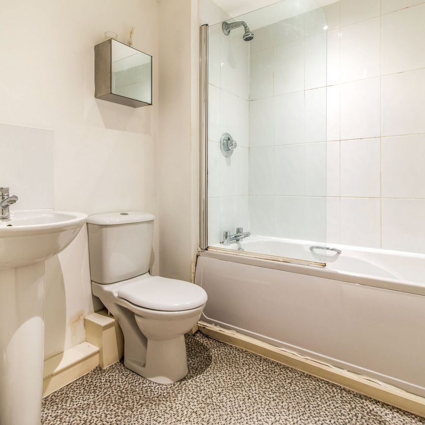 2 bedroom apartment to rent Elmira Way, Salford, Greater Manchester, M5 - Photo 1