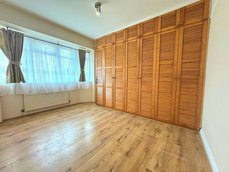 4 bedroom terraced house to rent - Photo 3