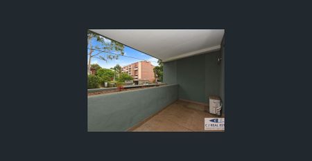 Rare one bedroom + study (guest room) apartment - Photo 5