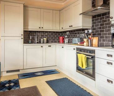 3 Bedroom - Photo 3