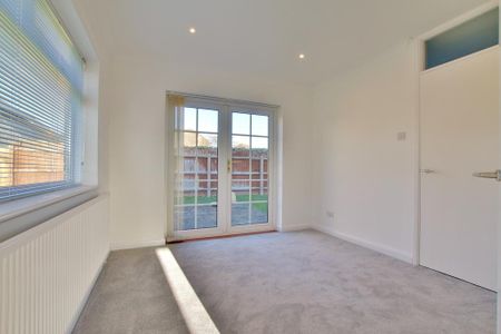 3 bedroom detached bungalow to rent - Photo 4