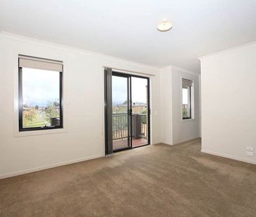 Stylish Street Frontage Townhouse! - Photo 1