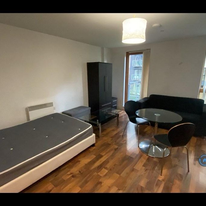 Studio to rent - Photo 1