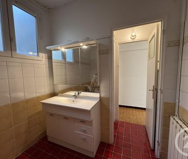 Location Appartement 3 pièces 74m² LA VALENTINE 11ème - Photo 3